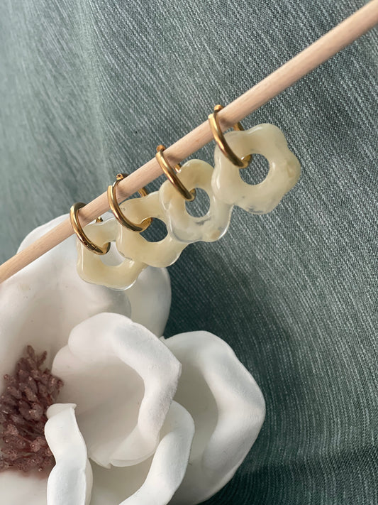 Beige Funky Flower Earrings - Creaciones ZDTM