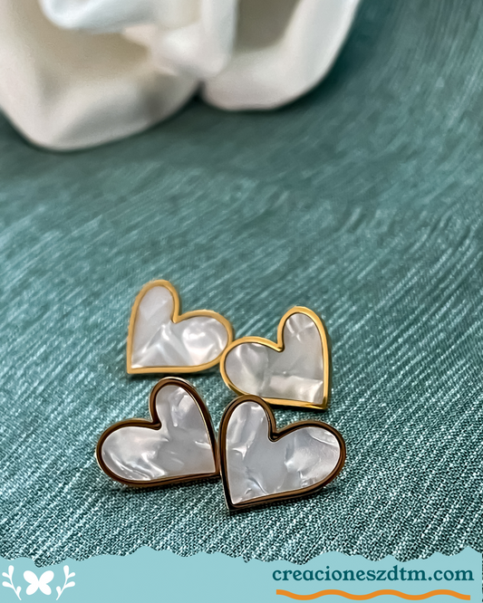 Gold and White Heart Stud - Creaciones ZDTM