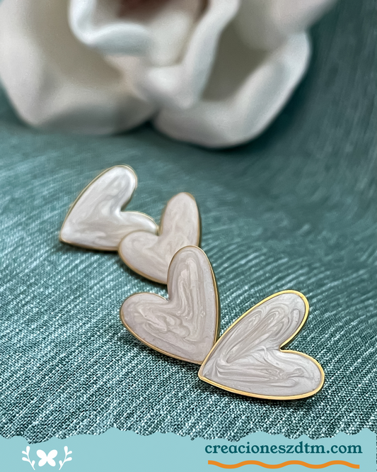 Pearl White Heart Stud - Creaciones ZDTM